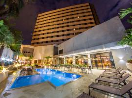 JL Hotel by Bourbon، فندق في فوز دو إيغواسو