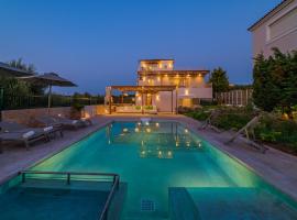 Estella Villa with Pool, Children Area, BBQ & Magnificent Views! – willa w mieście Astérion