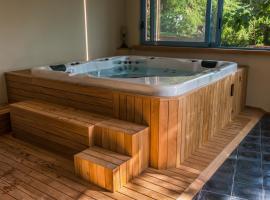 Albergo Ristorante Garibaldi, hotel de 3 estrellas en Cisterna dʼAsti