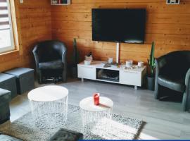 Insolite maison bois, wifi Netflix, au coeur de l'Argonne et des batailles de Verdun, holiday rental in Chaudefontaine