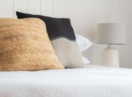 Raglan Sunset Motel and Conference Venue, hotel s&nbsp;v&iacute;řivkou v destinaci Raglan