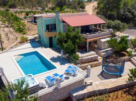 3 Bedroom Nice Home In Cara, hotel with parking in Zavalatica