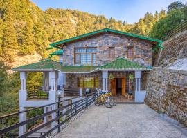 Villa Clouds Haven by VEO - Part of StayVista, hotel i Nainital