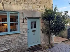 Market Place Cottage, Tetbury, Cotswolds Grade II Central location