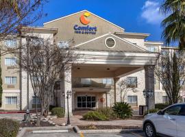 Comfort Inn & Suites Texas Hill Country, отель в городе Берни