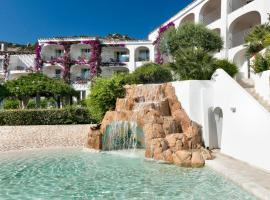 Grand Hotel Poltu Quatu, готель у місті Porto Cervo