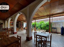 Casa Lucys Hostal, vacation rental in Granada