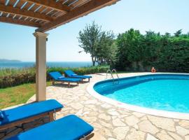 Villa in Kleismata Sleeps 5 with Pool and Air Con, hotel in Klísmata