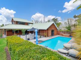Dangela Boutique Lodge, hotel with pools in Auckland