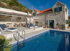 Villa Belle Murvica An Exquisite 3 Bedroom Villa Overlooking the Adriatic Sea: Murvica şehrinde bir otel