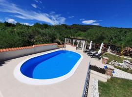 Apartments Robi - pool and garden, hôtel à Kampor