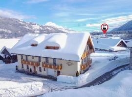 Gästehaus Eder, hotel near Nassfeld-Pressegersee, Tröpolach