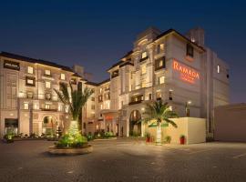 Ramada by Wyndham Lahore Gulberg II, hotel cerca de Centro comercial Fortress Square, Lahore