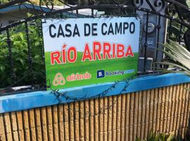 Casa de Campo Rio Arriba, готель біля визначного місця Печерний парк "Ріо-Камуй", у місті Аресібо