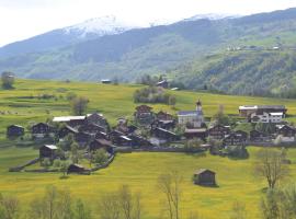 Chalets Casa da Luzi, hotel cu parcare din Surcasti