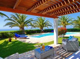 Villa in Kleismata Sleeps 5 includes Swimming pool and Air Con, hotel in Klísmata