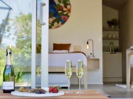 One O One Cabins, Waiheke Island, holiday rental in Oneroa