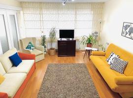 Comfy Flat 2 No Air Condition but has ceiling fans and central Heating, hotel in Denizli