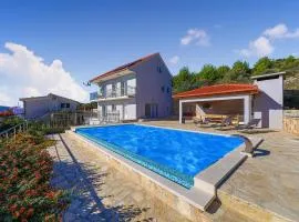 Amazing Home In Seget Vranjica With 4 Bedrooms, Jacuzzi And Wifi
