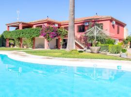 Beautiful Home In Morn De La Frontera With Outdoor Swimming Pool: Morón de la Frontera'da bir otel