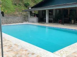 CASA DE CAMPO PISCINA NA SERRA FRIBURGO TEM 4 QUARTOS PROXIMO A MURI CACHOEIRAS PARQUE ESTADUAL 3 PICOs