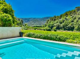 VILLA BEL - Entre paradis et vignes, hotel in Ménerbes