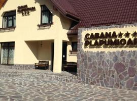 Cabana Plapumioara, hotel con estacionamiento en Crucea