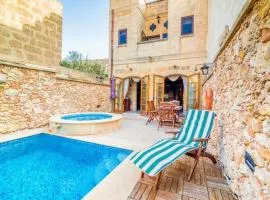 5 bedrooms villa with private pool and wifi at In Nadur 1 km away from the beach