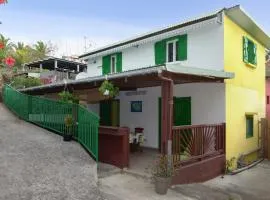 Maison de 2 chambres avec terrasse amenagee et wifi a Saint Leu a 1 km de la plage