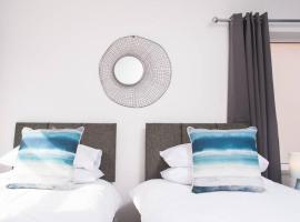 Brynglas Newport flat sleeps 8 - Mycityhaven, holiday rental in Newport