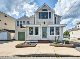 Sun-Soaked Coastal Cottage with Deck and Walk to Beach, holiday rental in Old Orchard Beach