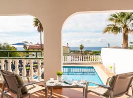 Villa Carolina, hotel in Son Bou