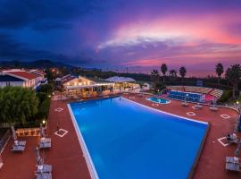 Riviera Del Sole Hotel Resort Spa, hotel u gradu Piraino