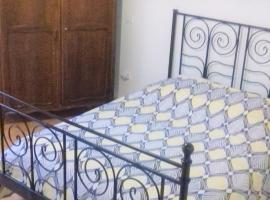 Appartement "Jardins", hotel with parking in Pesmes