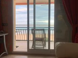 Magnificos Apartamentos Ondina en la Primera Linea de la Playa de Gandia