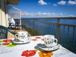 Apartments Domagoj - on the beach, hotel in Lukovo Šugarje