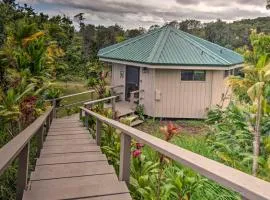 Hilo Couples Retreat about 6 Miles to Honolii Beach!