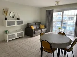 Appartement met aparte slaaphoek, garage en balkon