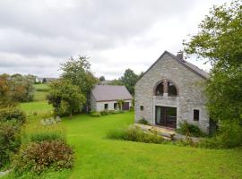 Villa Quaint Holiday Home in Robechies amid Meadows pilsētā Šimē