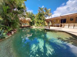 Hawaiian Escape on the Sunshine Coast, pet friendly, villa in Alexandra Headland