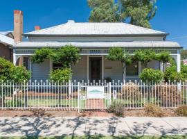 5 Connelly - Echuca Holiday Homes, pet-friendly hotel sa Echuca