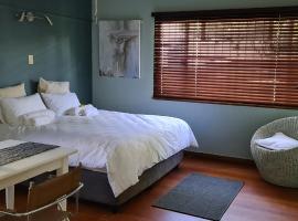 Emmaus Double Room, guest house in Bloemfontein