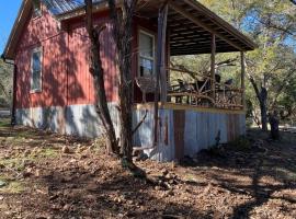 The Cowboy Cabin, vacation home in Marble Falls