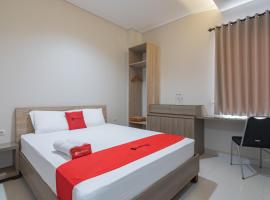 RedDoorz Plus @ Cirebon City Center, hotel cerca de Grage Mall Cirebon, Cirebon