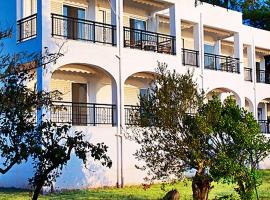 Villa Maravgia Apartment Α, hotel con estacionamiento en Akti Salonikiou