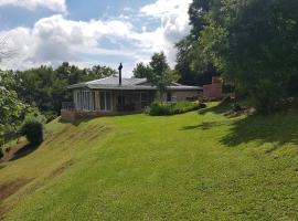 Emfuleni Place by the River, hotel near Cathedral Peak Nature Reserve, Champagne Valley