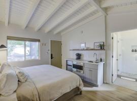 South Lake Chalet-Boutique Suite-Minutes to Heavenly & Lake Tahoe, hotel v destinaci South Lake Tahoe
