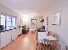Ocean Breeze Apartment, hotell i Lahinch