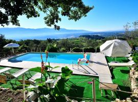 Splendid Holiday Home in Rignano Sull Arno FI with Garden, hotelli kohteessa San Cristoforo a Perticaia