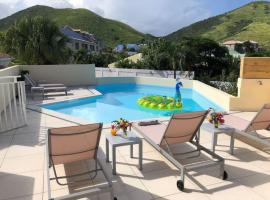 Beautiful suite S18, pool, sea view, next to paradise Pinel Island, cottage sa Cul de Sac